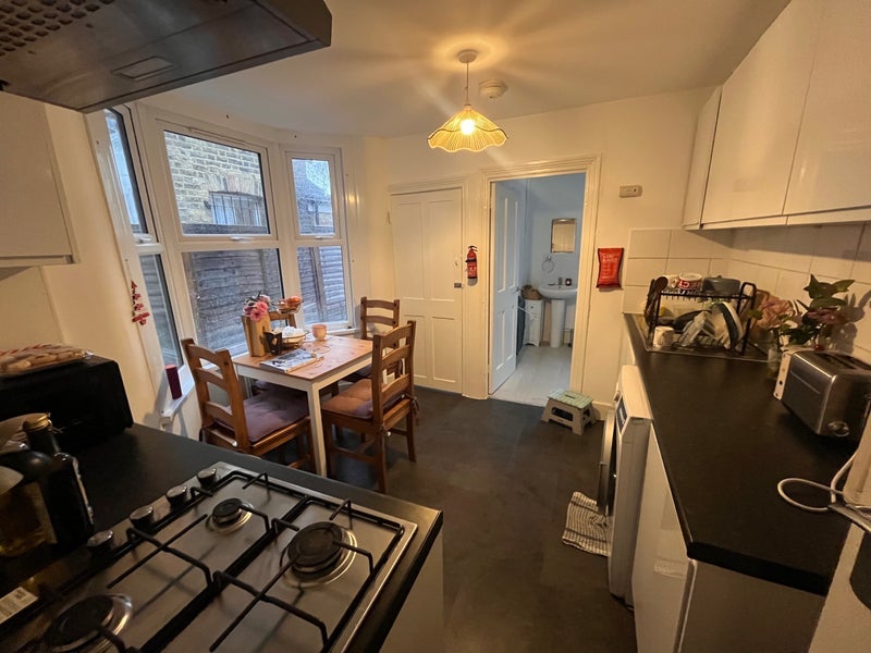 Room Steele Road in Greater London