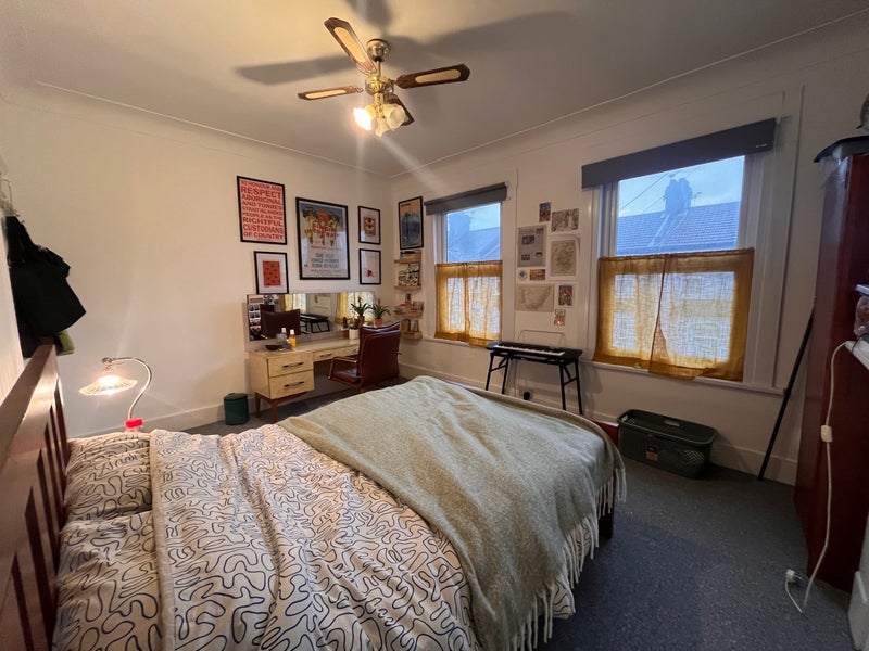 Room Steele Road in Greater London