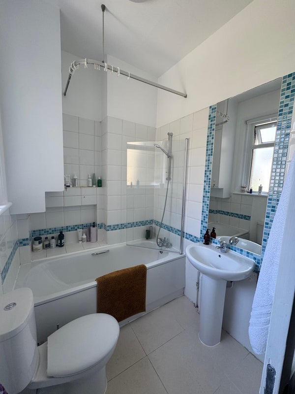 Room Lancaster Road in Greater London