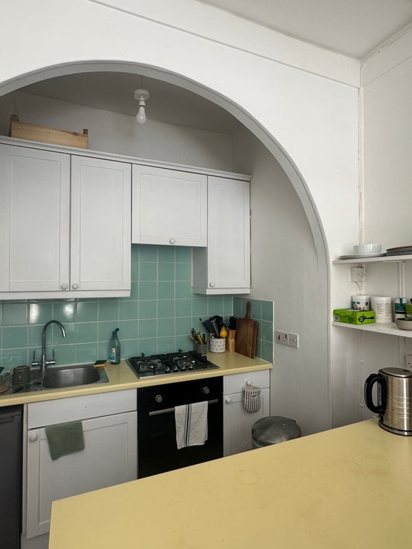 Room Lancaster Road in Greater London
