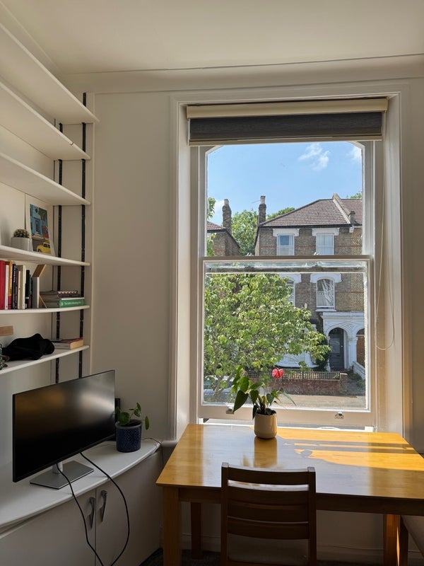 Room Lancaster Road in Greater London
