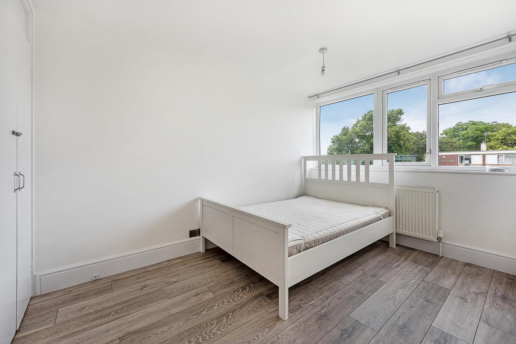 House Gosling Way in Greater London