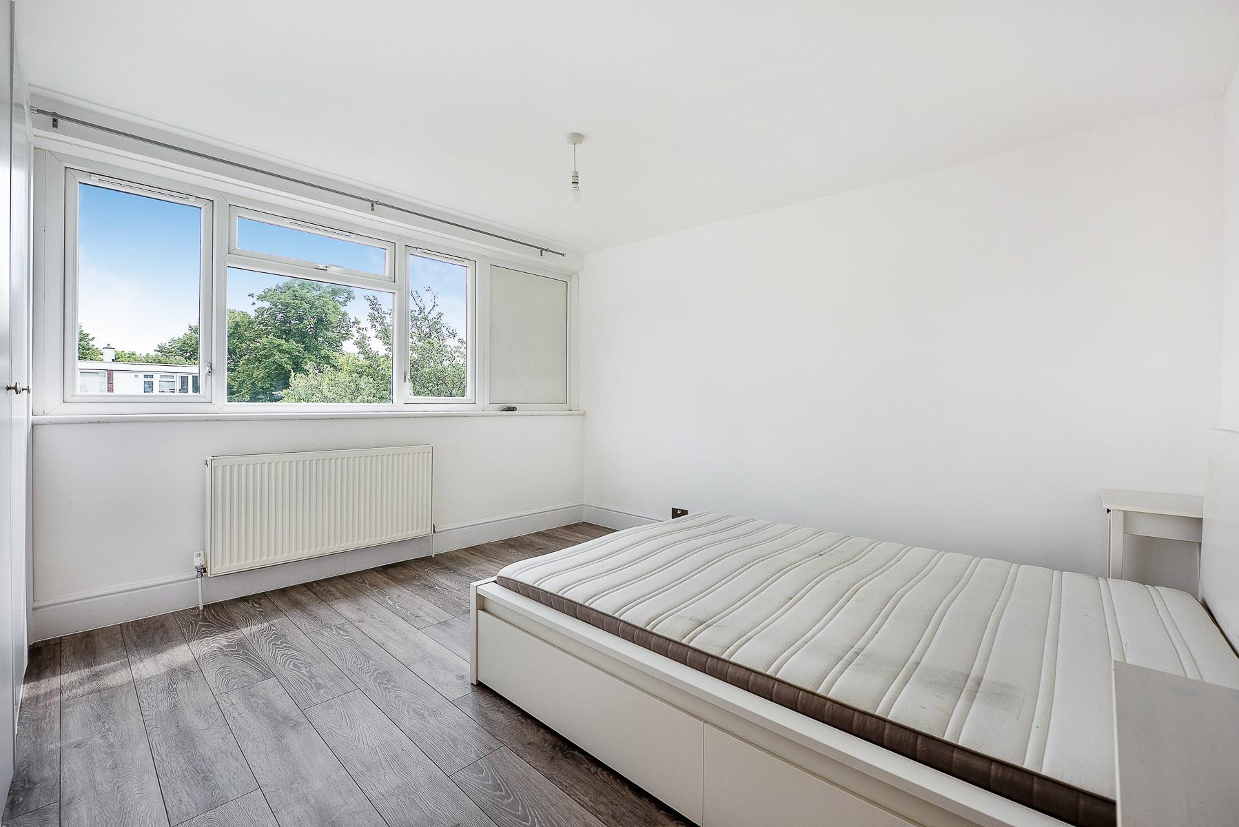 House Gosling Way in Greater London