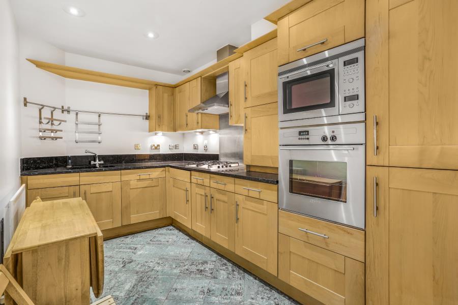 Flat Warwick Road in Greater London