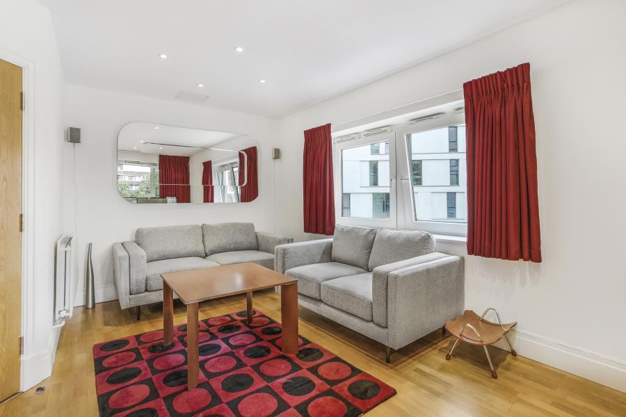 Flat Warwick Road in Greater London