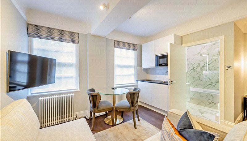Flat Fulham Road in Greater London