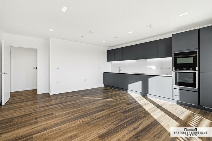 Flat Wornington Road in Greater London