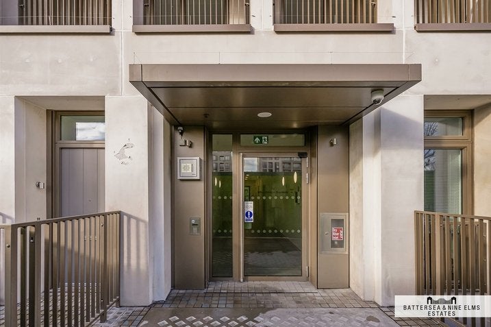 Flat Wornington Road in Greater London
