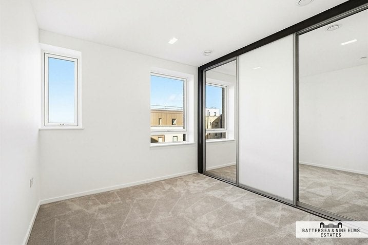 Flat Wornington Road in Greater London