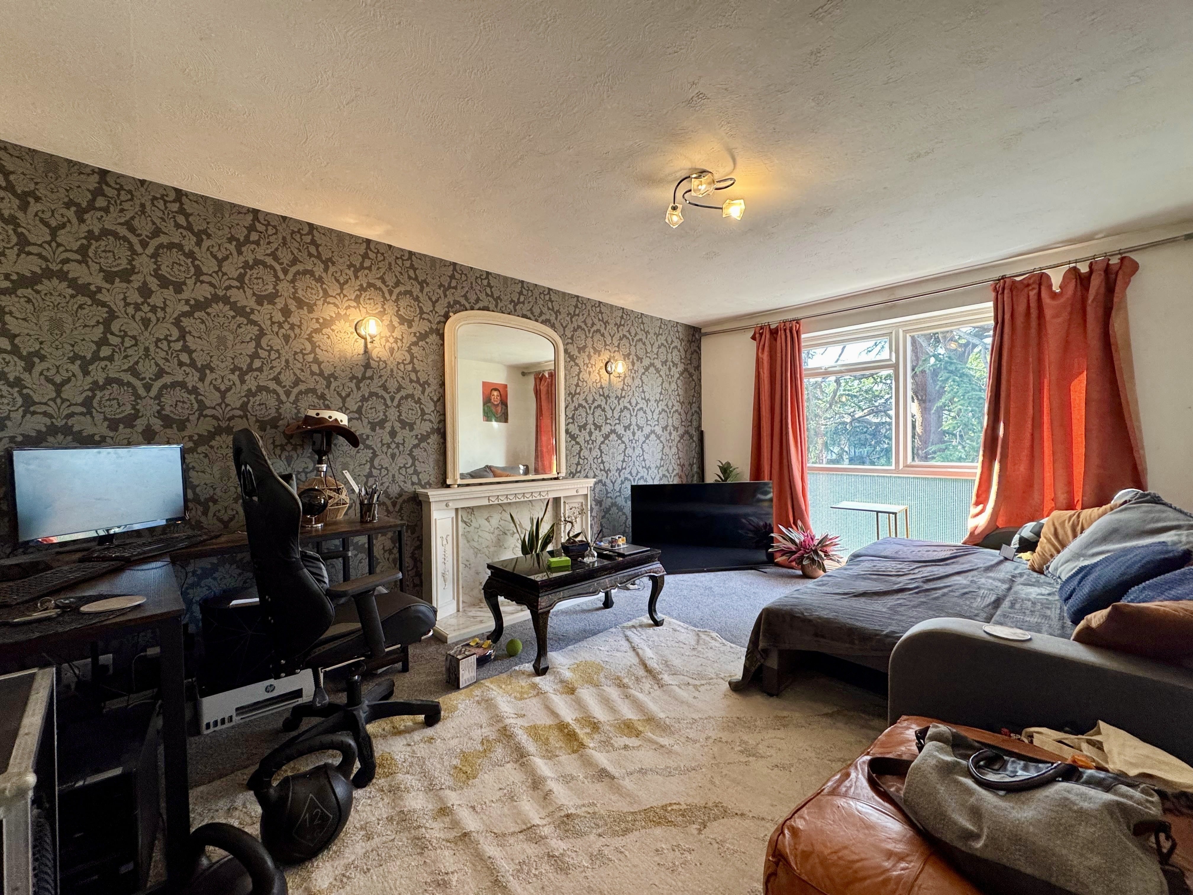 Flat Oakwood Avenue in Greater London