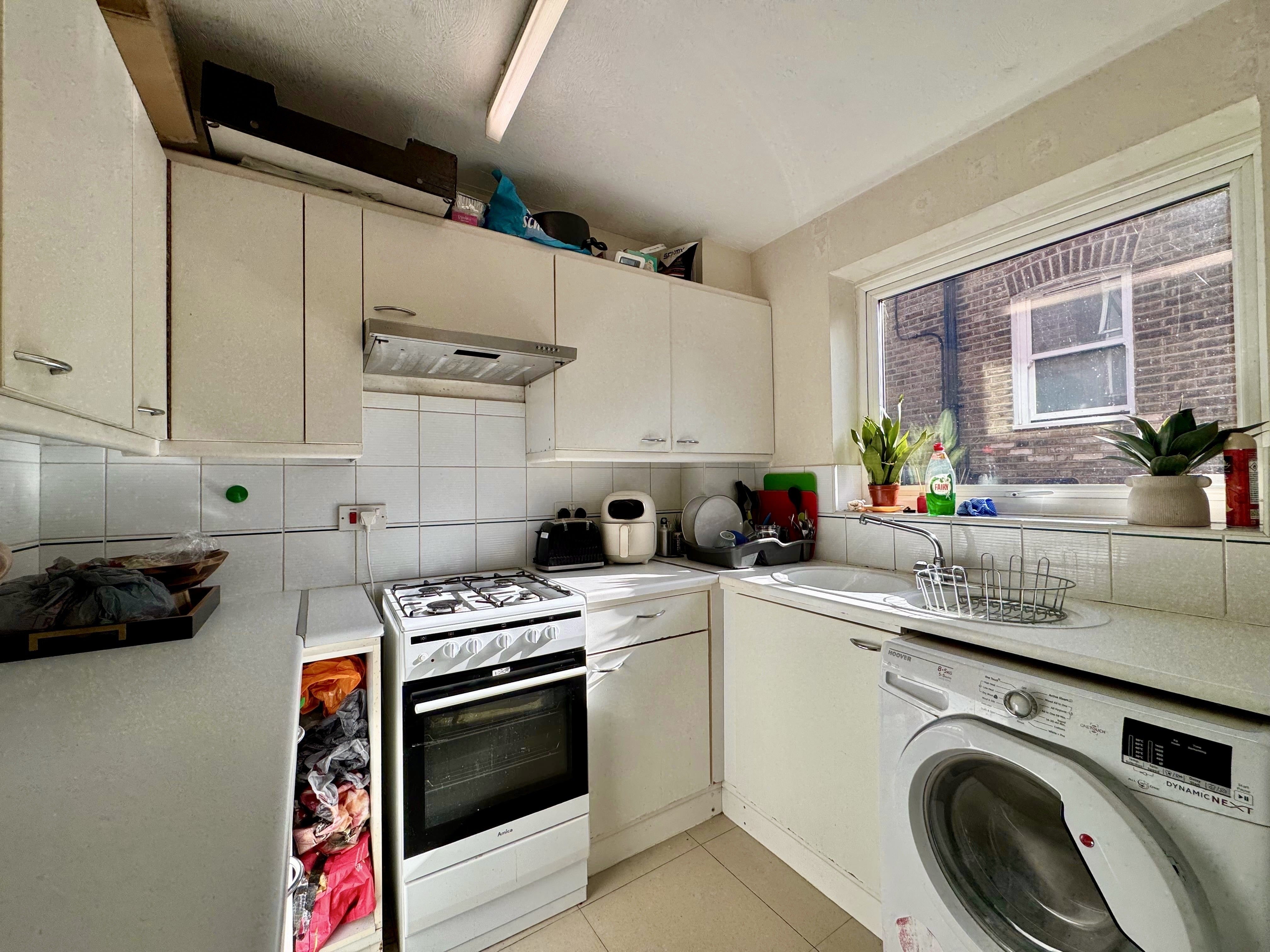 Flat Oakwood Avenue in Greater London