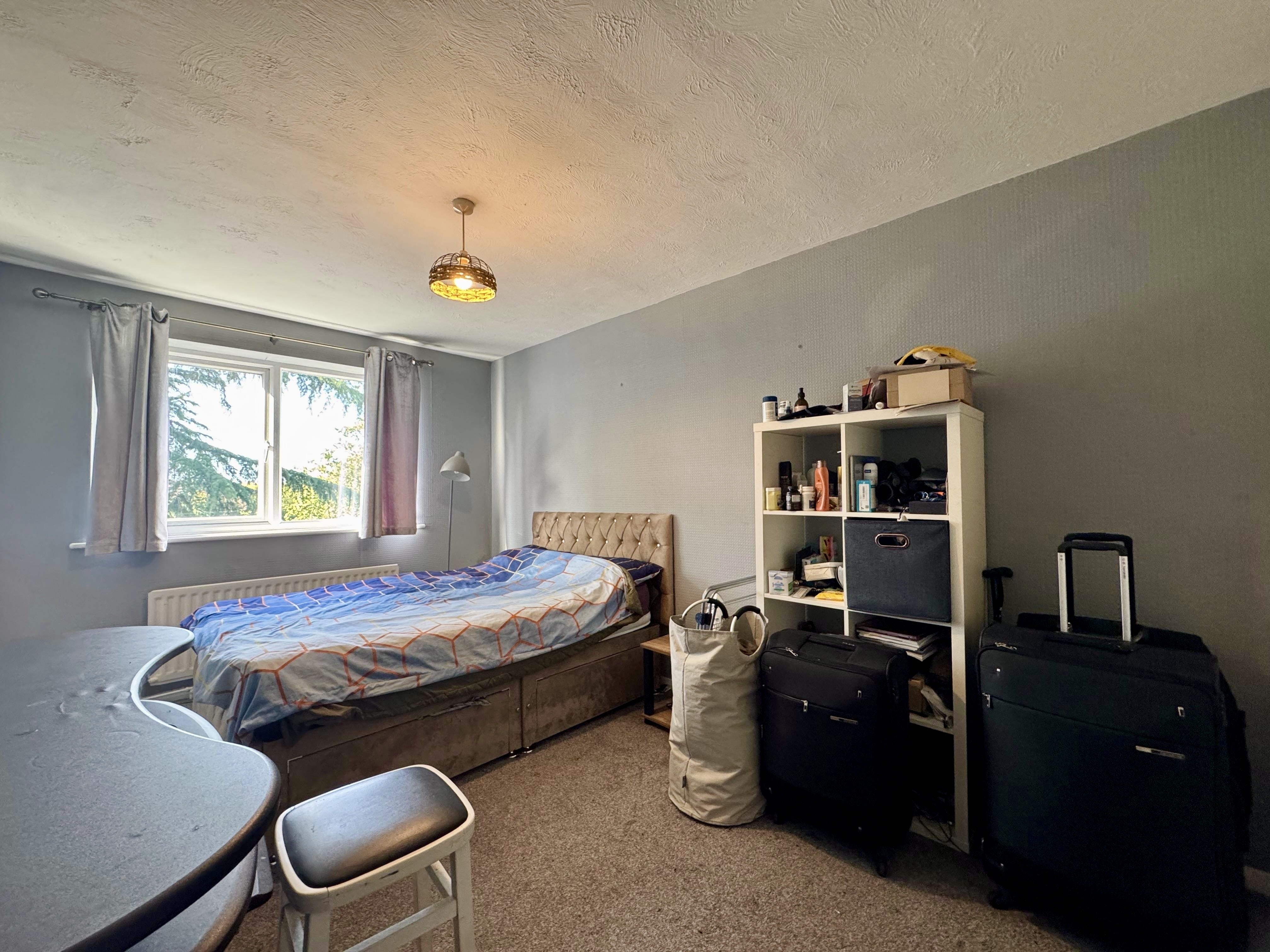 Flat Oakwood Avenue in Greater London