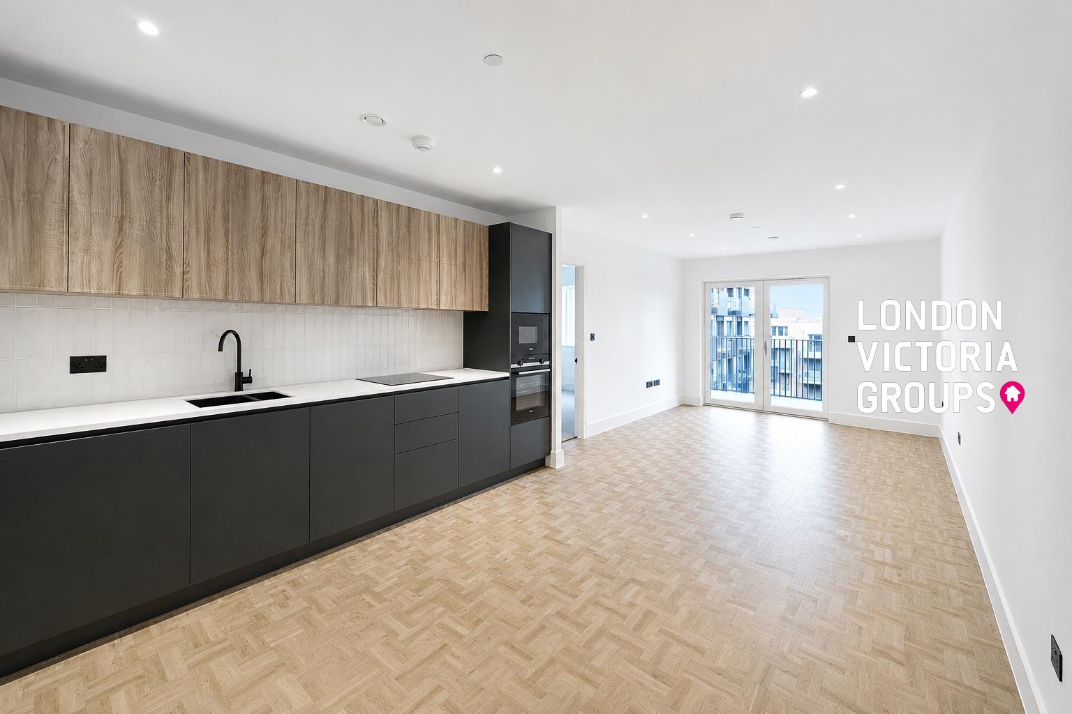 Flat Monarch Square in Greater London