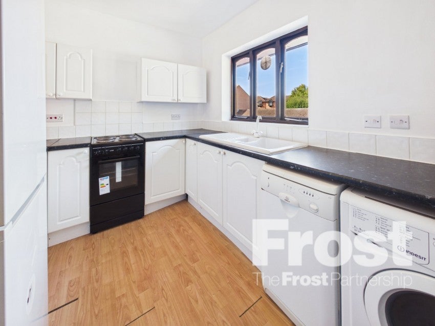 Flat Vicarage Way in Slough
