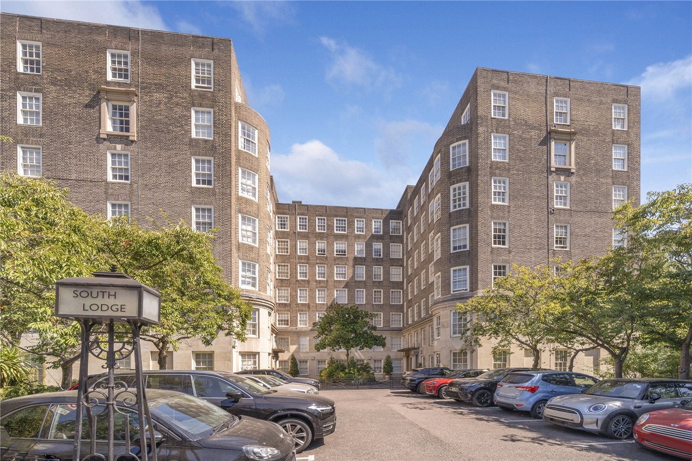 Flat Circus Road in City of Westminster