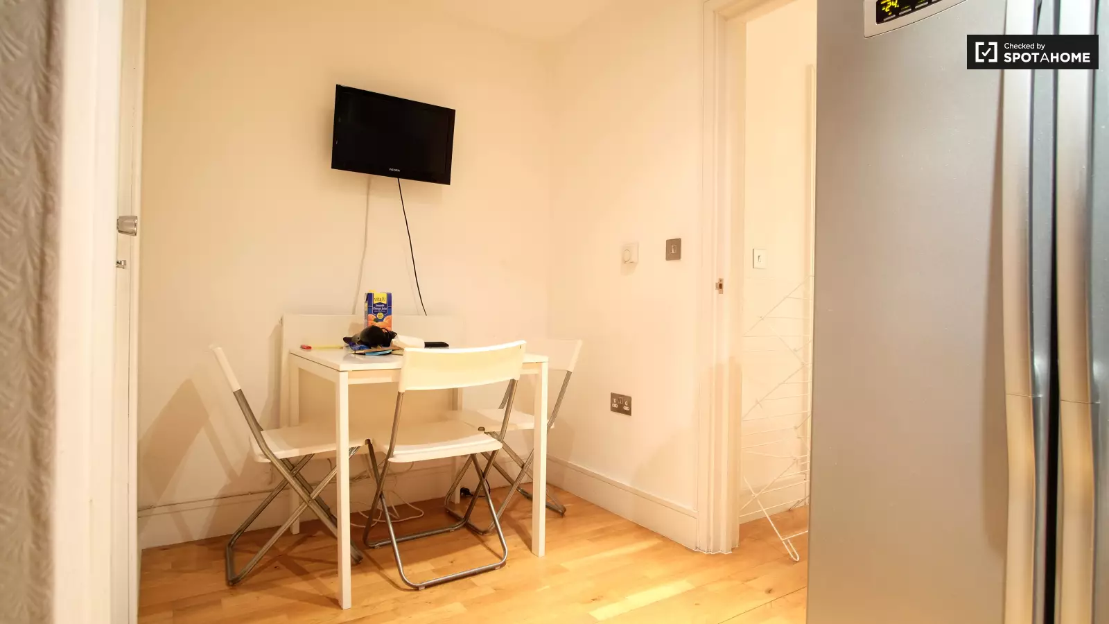 Room Copenhagen Place in Greater London