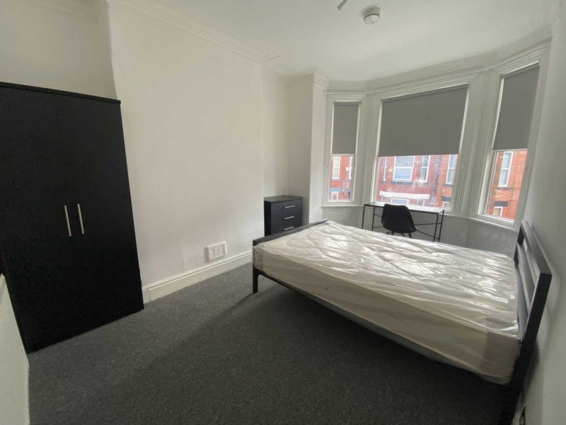 Room Furness Road in Manchester