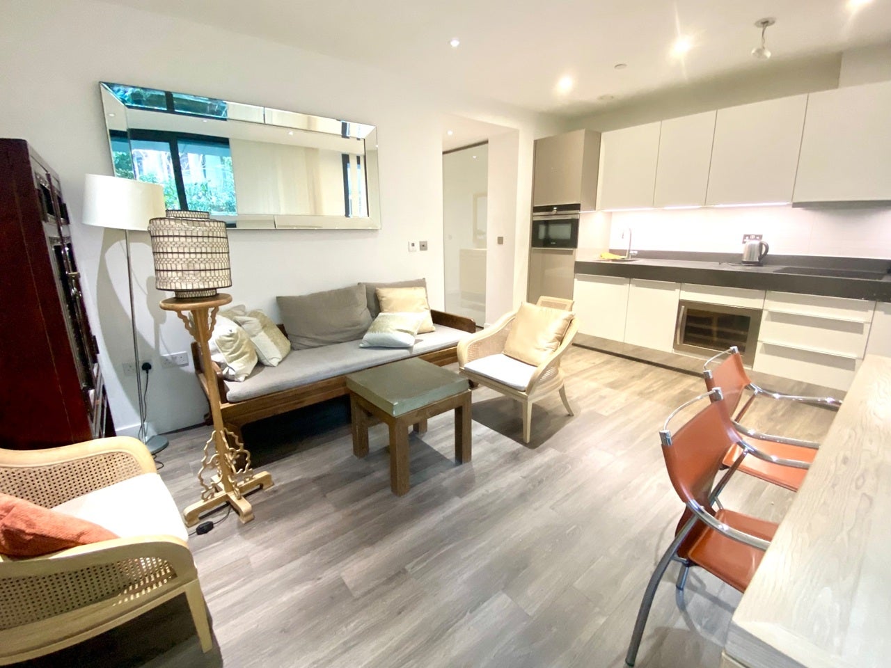 Flat Alie Street in Greater London