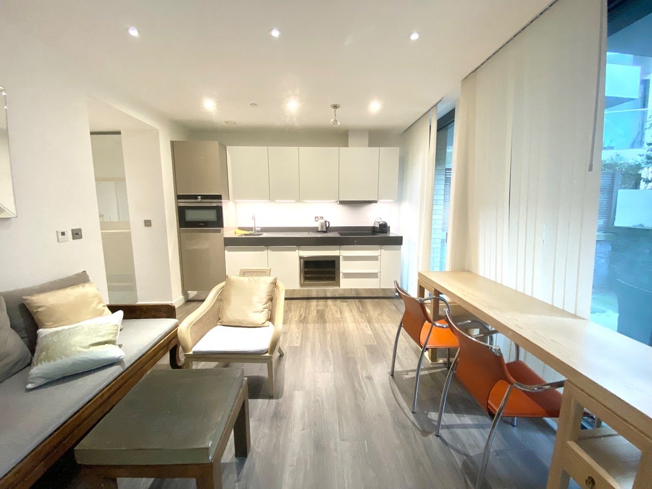 Flat Alie Street in Greater London