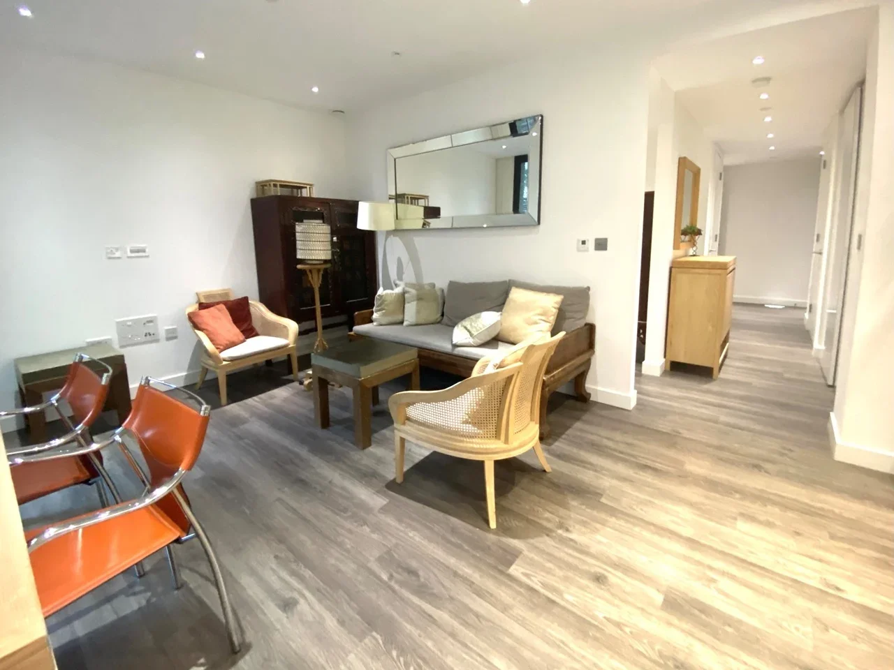 Flat Alie Street in Greater London