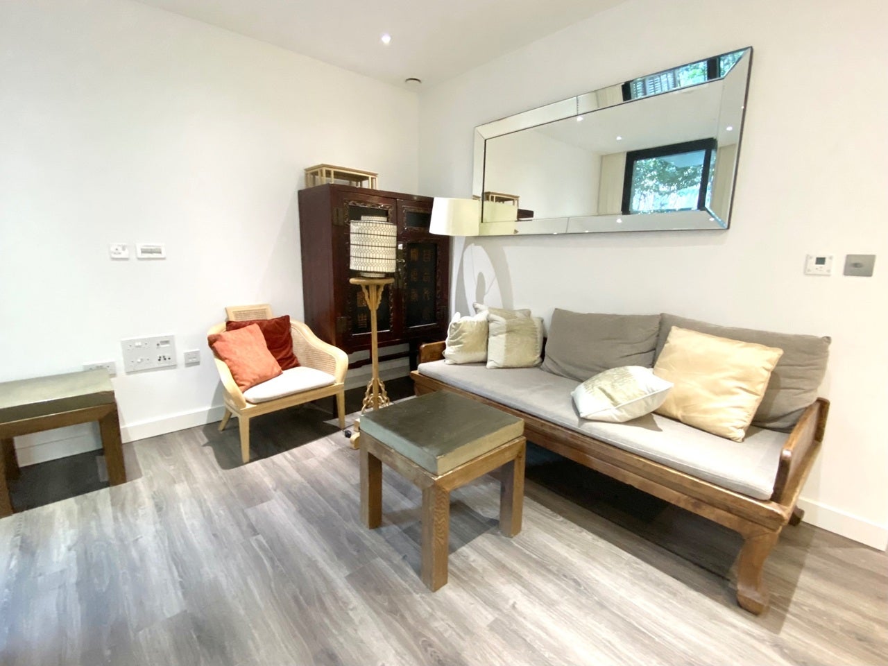 Flat Alie Street in Greater London