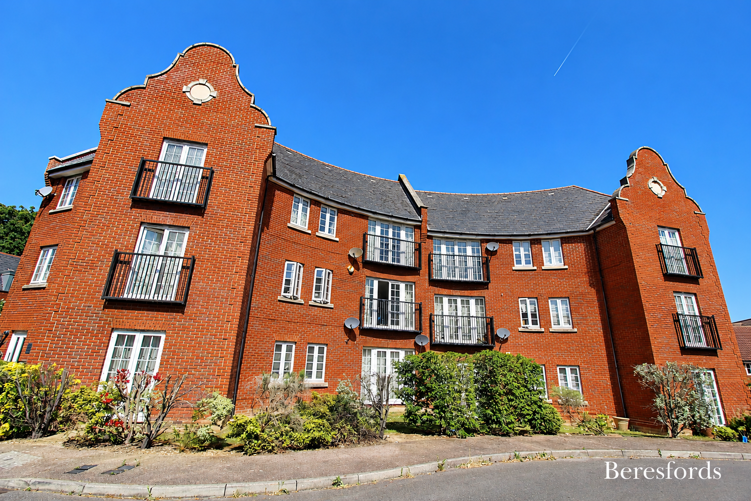 Flat Osborne Heights in Brentwood