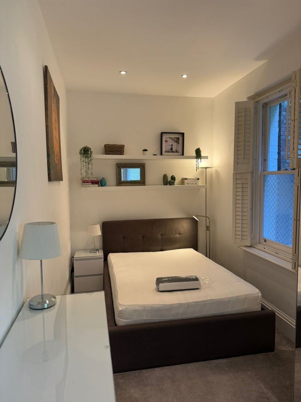 Room Trouville Road in Greater London