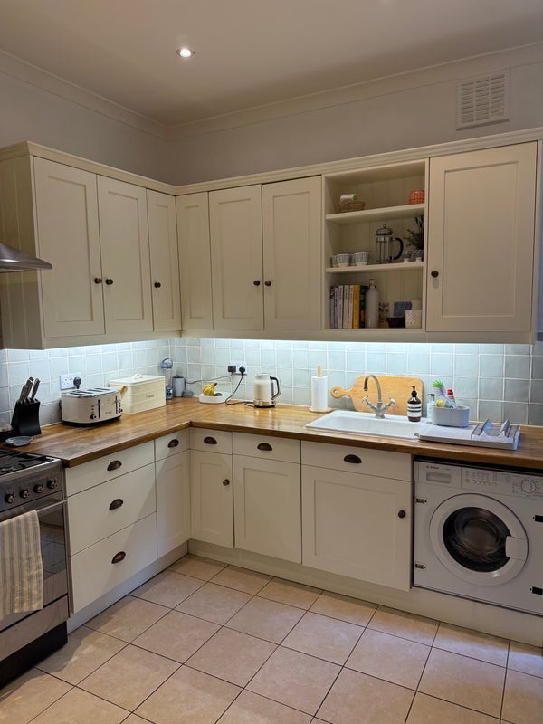 Room Trouville Road in Greater London