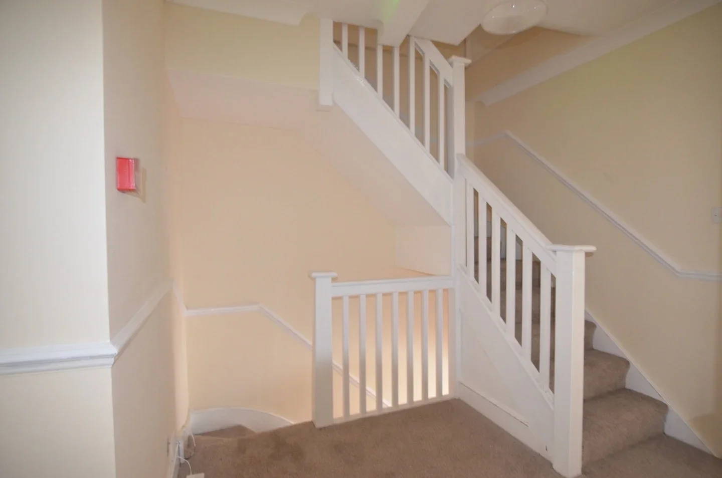 Room Fairlands Avenue in Greater London