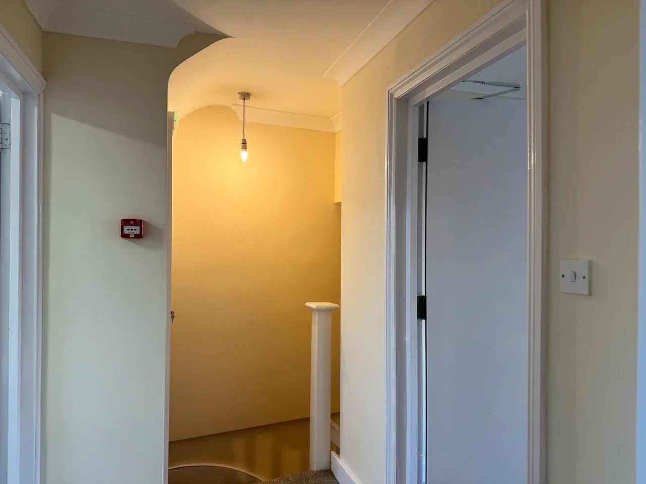 Room Fairlands Avenue in Greater London