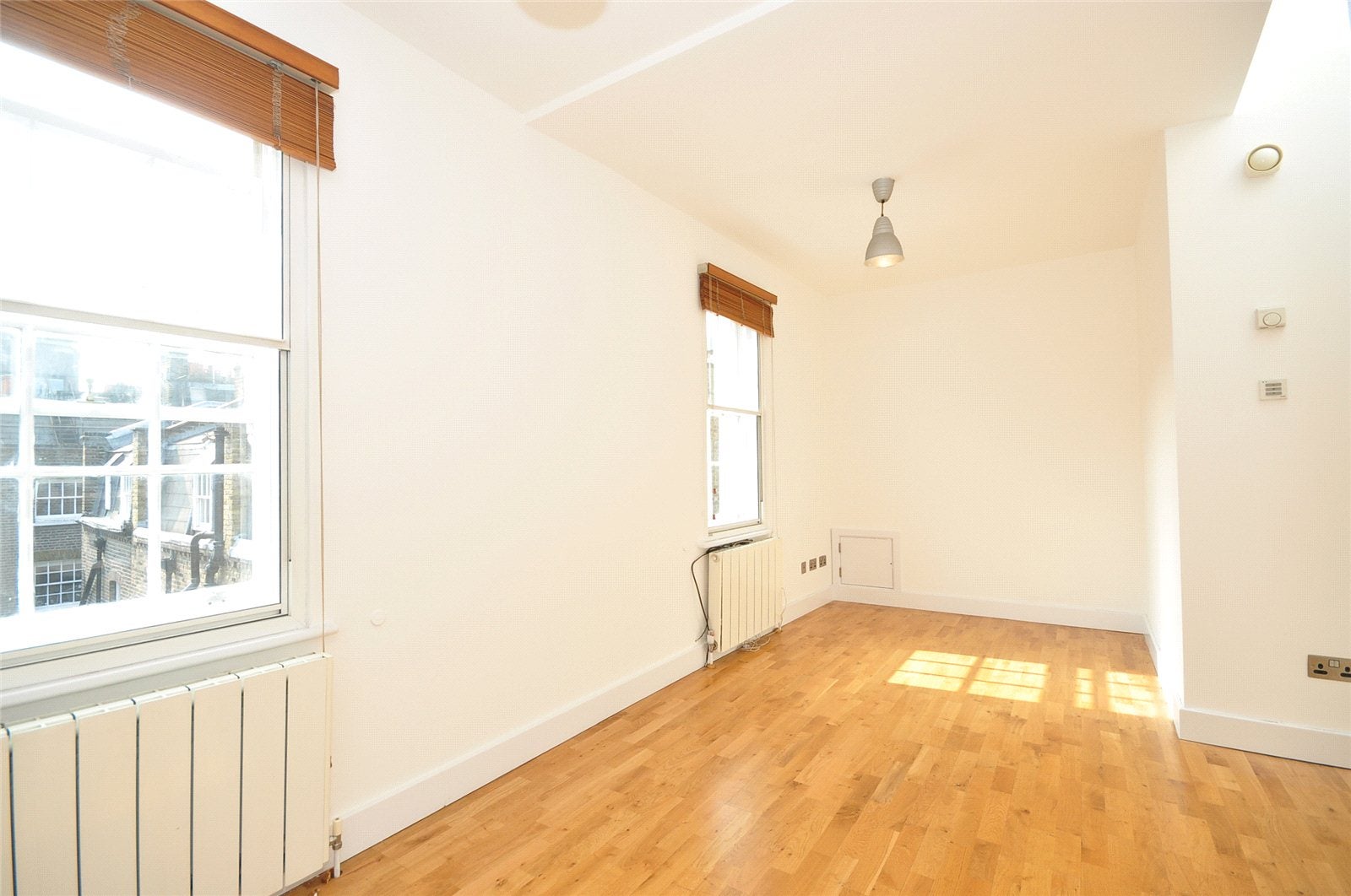 Flat Lowndes Court in City of Westminster