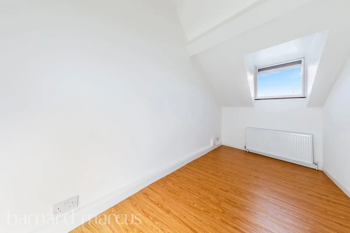 Room Holmesdale Road in Greater London