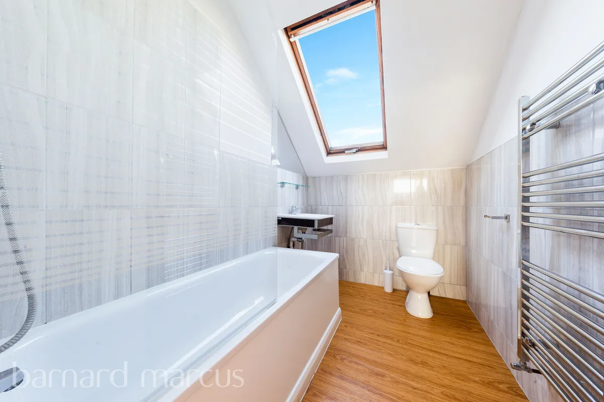 Room Holmesdale Road in Greater London