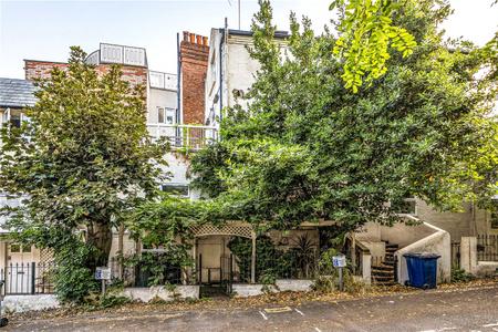 Flat Church Walk in Greater London