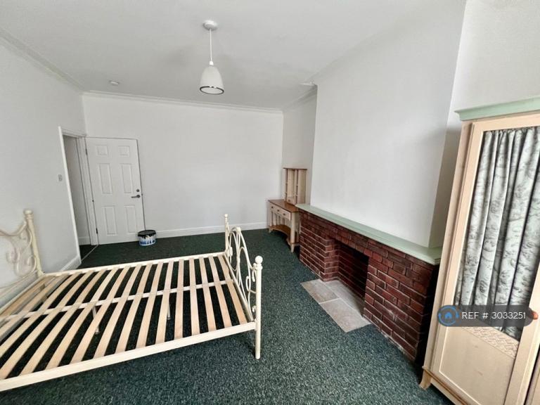 Room The Mall in Greater London