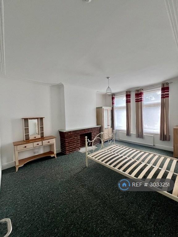 Room The Mall in Greater London