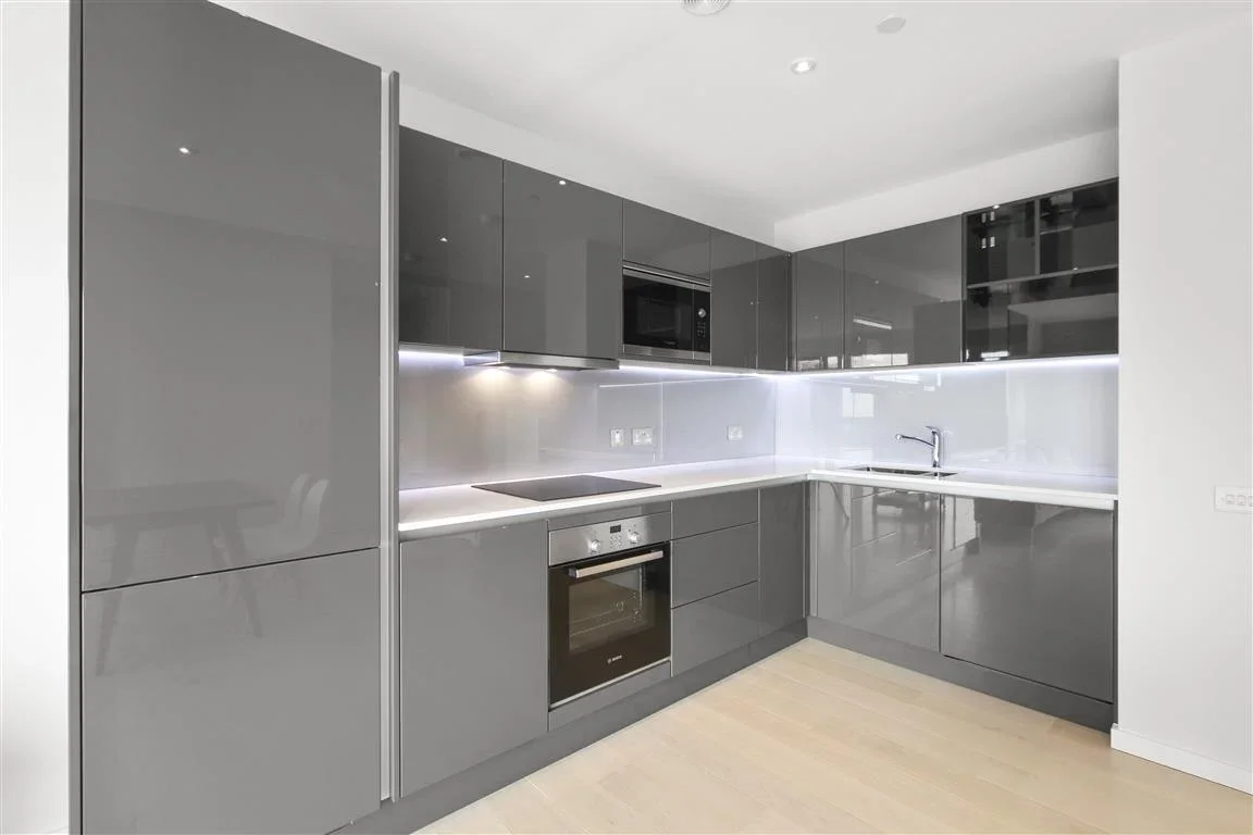Flat Montfichet Road in Greater London