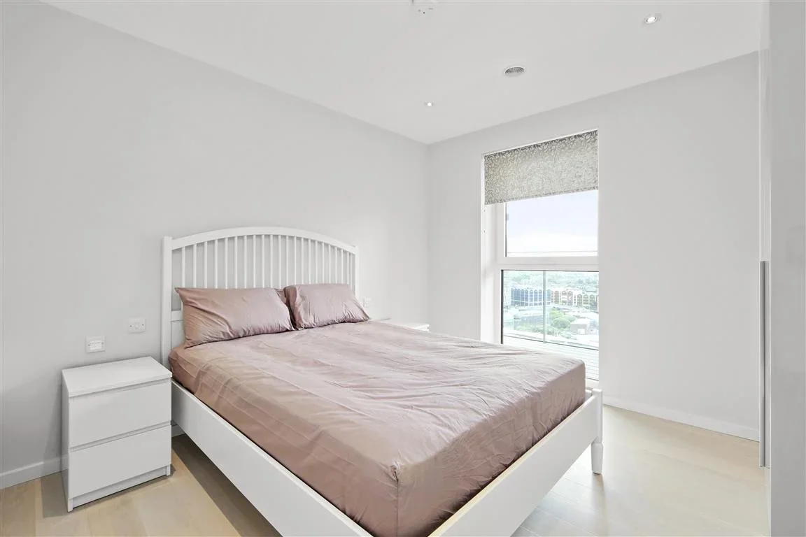 Flat Montfichet Road in Greater London