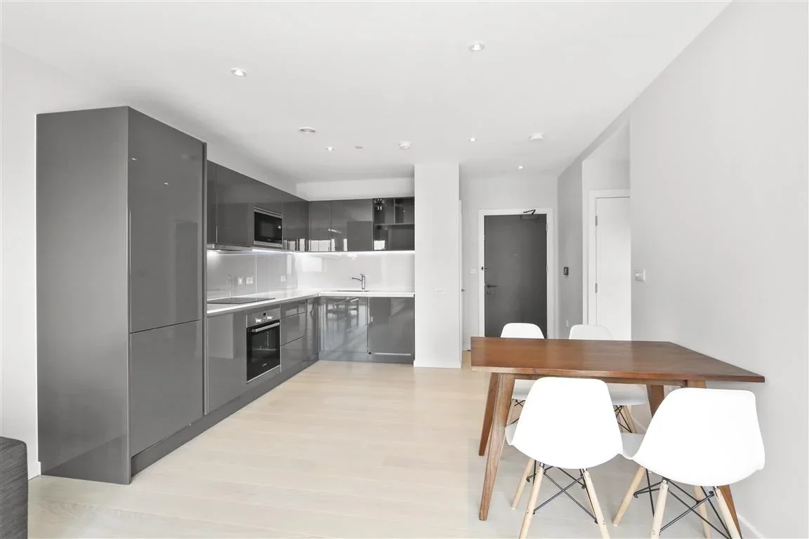 Flat Montfichet Road in Greater London
