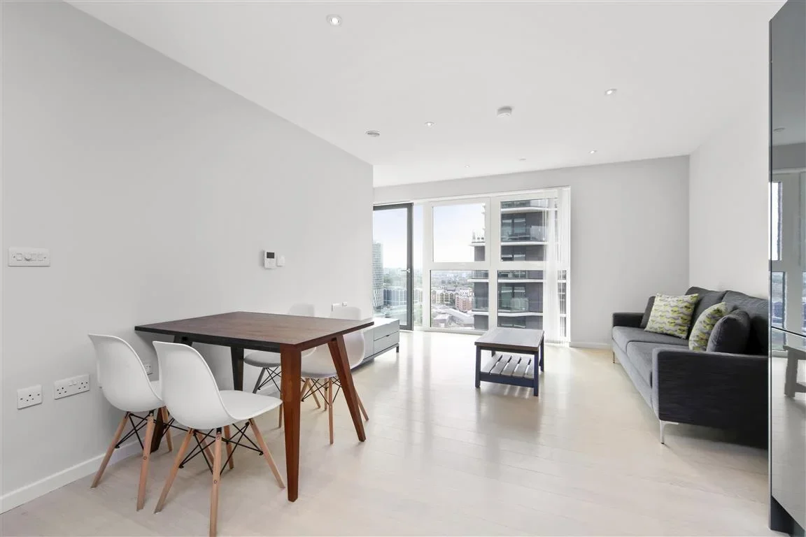 Flat Montfichet Road in Greater London