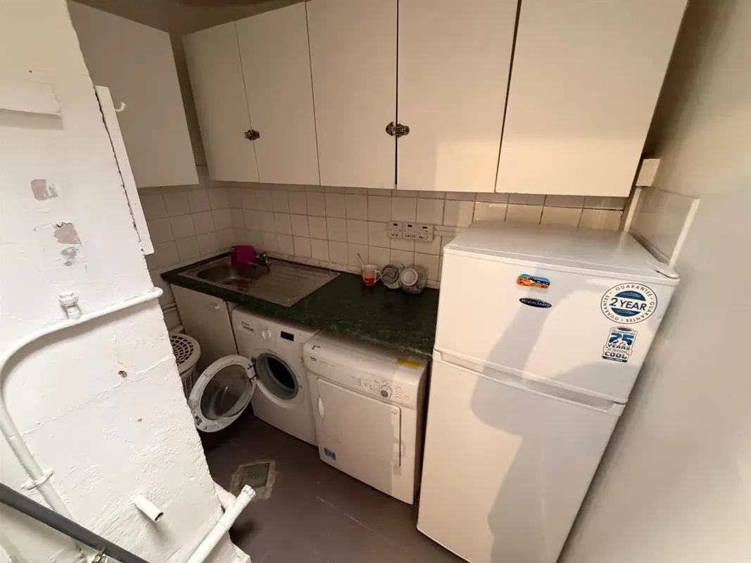Room Adelaide Grove in Greater London