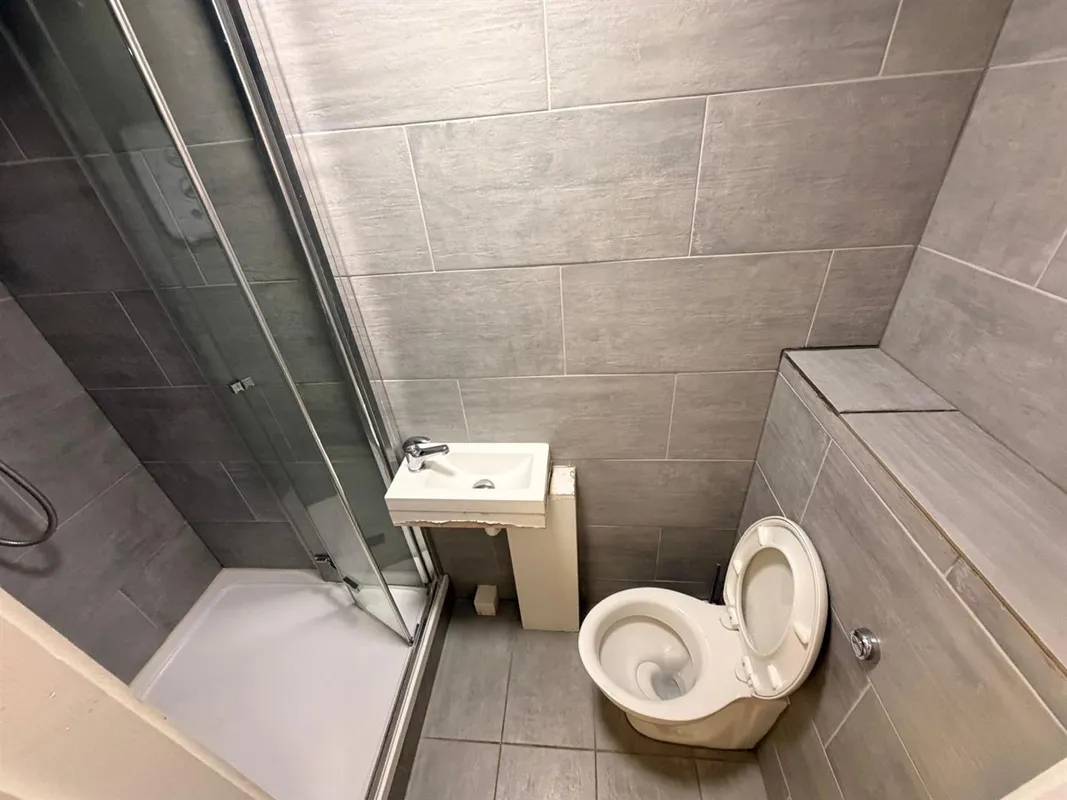 Room Adelaide Grove in Greater London