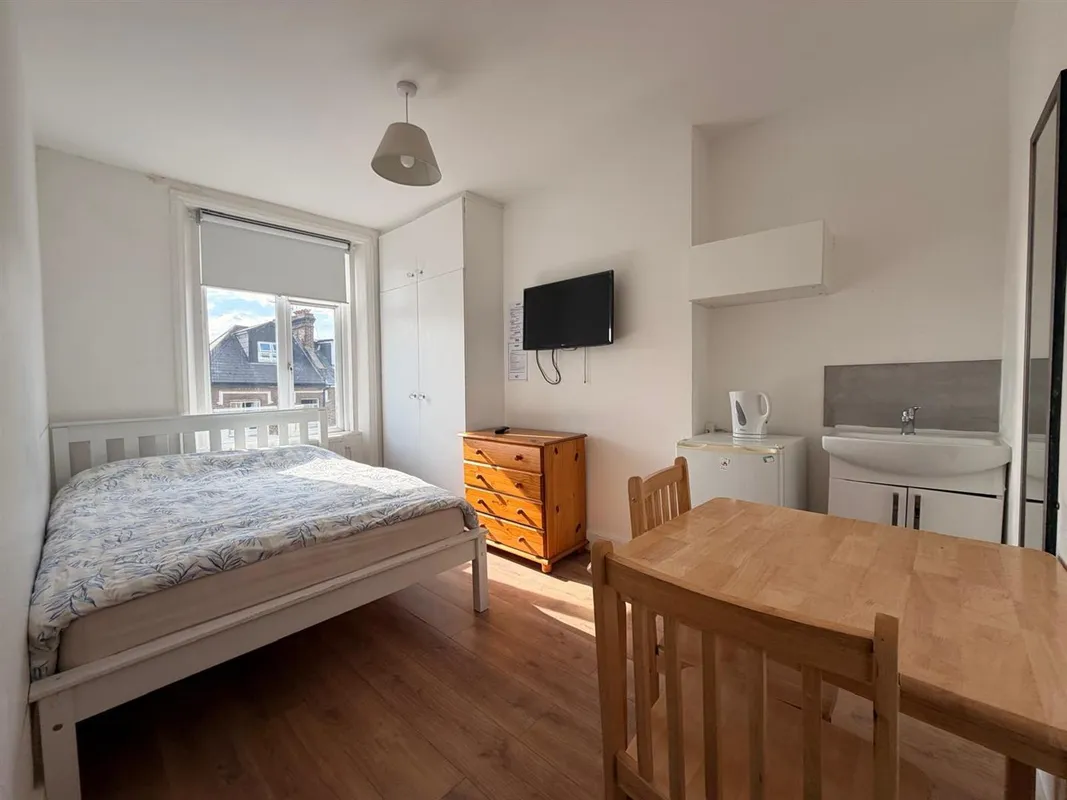 Room Adelaide Grove in Greater London