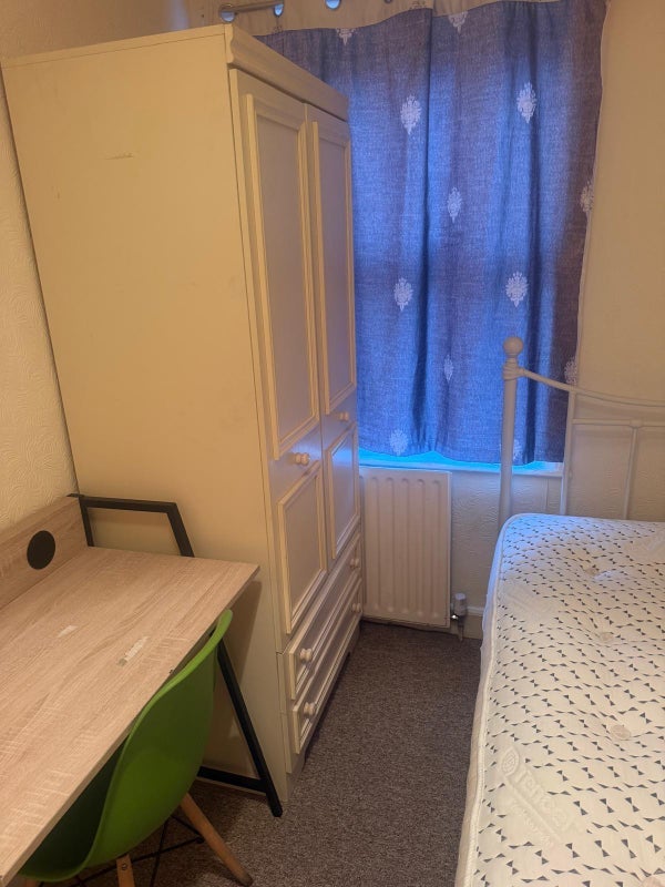 Room Edensor Street in Newcastle-under-Lyme