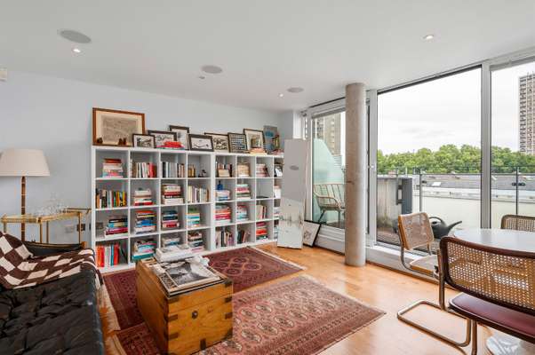 Flat Graham Street in Greater London