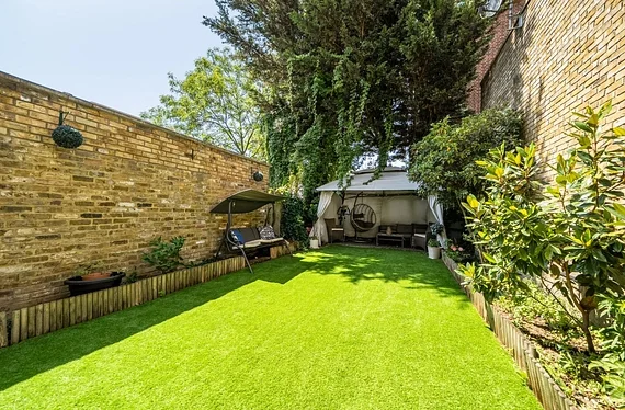 Flat Salusbury Road in Greater London