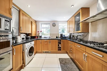 Flat Salusbury Road in Greater London