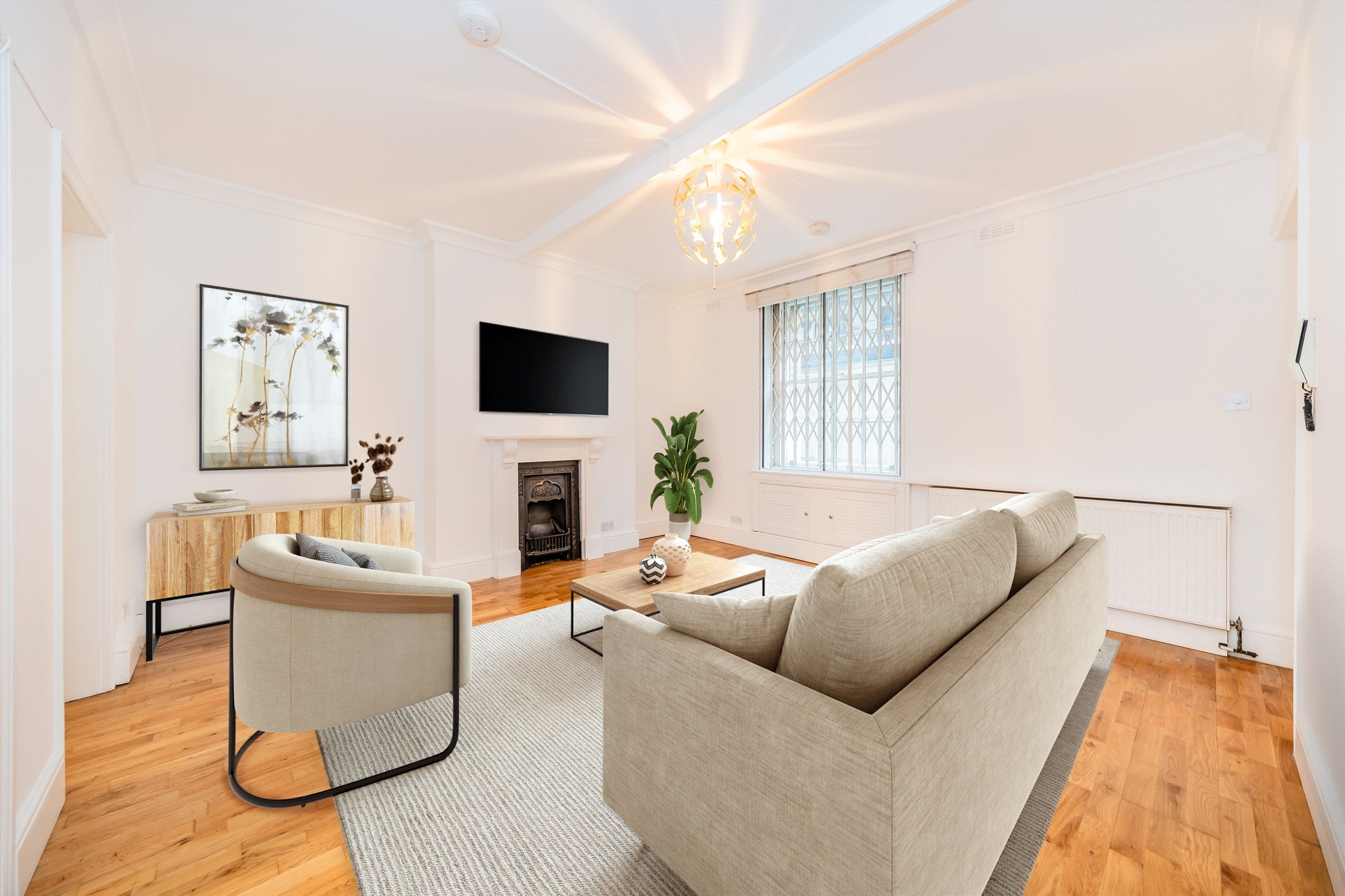 Flat Kensington Mall in Greater London