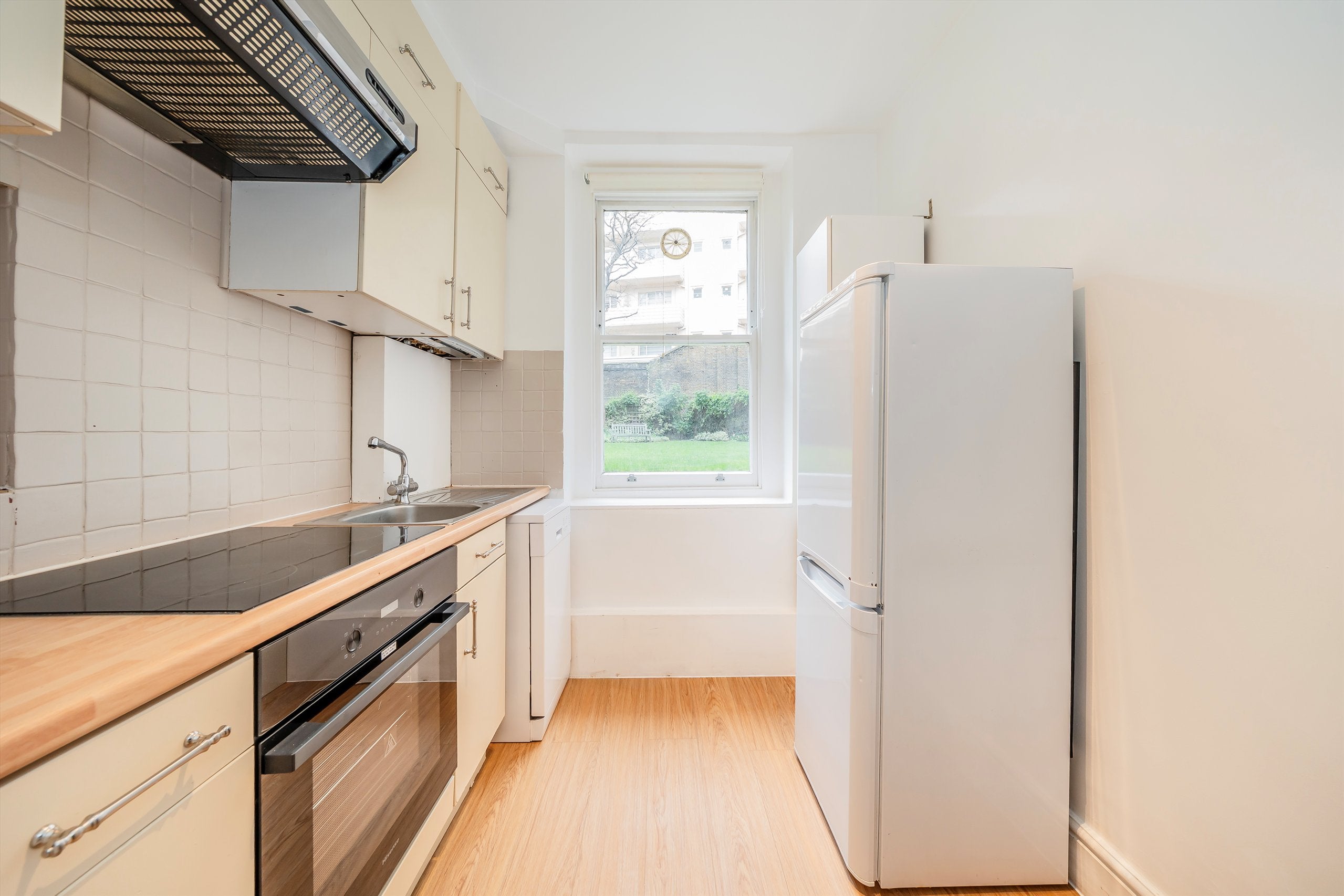 Flat Kensington Mall in Greater London