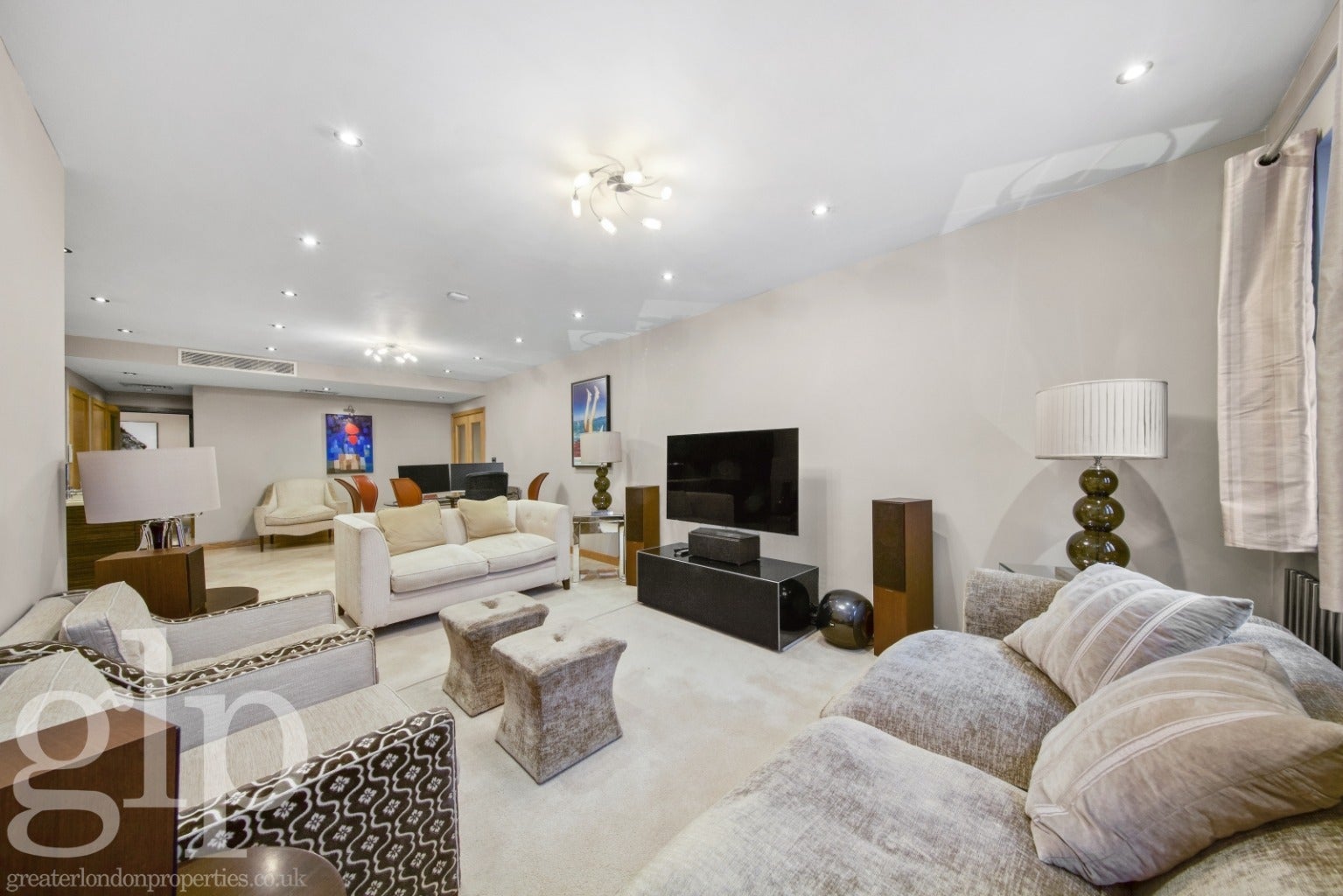Flat Golden Square in City of Westminster